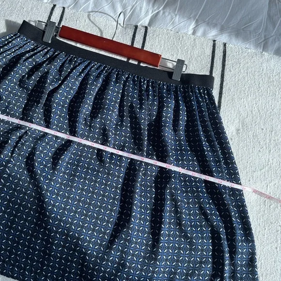 Geometric Patterned Skirt - Picture 3 of 4